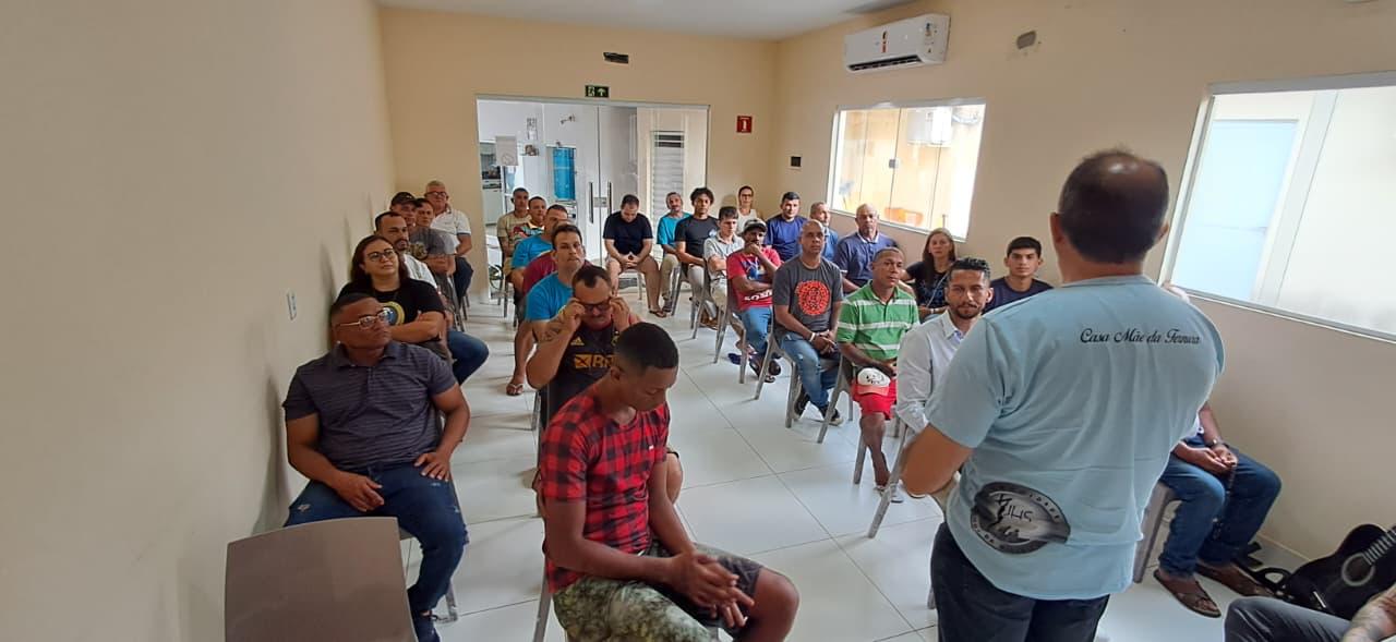 Encontro de formação com acolhidos e equipe da Casa Mãe da Ternura.